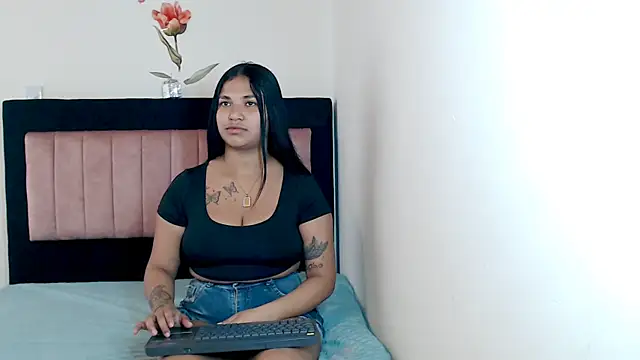 Snapshot of GRICELYXS chatting on 03-04-26, 01:17 GRICELYXS online show from 03-04-26, 01:17