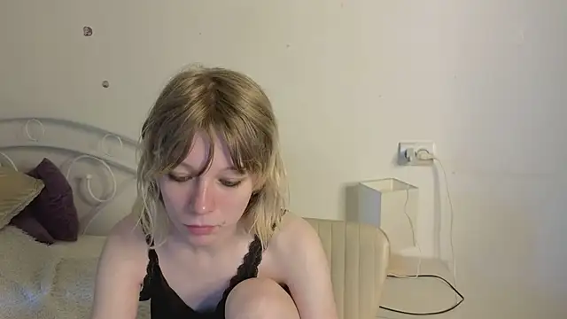 Snapshot of MollySally chatting on 06-11-26, 04:10 MollySally online show from 06-11-26, 04:10
