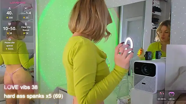 crowned goddess online show from 03-19-26, 01:20