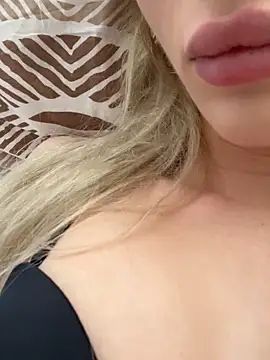 Snapshot of Sarisinpanterr chatting on 04-07-26, 01:22 Sarisinpanterr online show from 04-07-26, 01:22