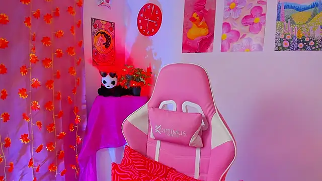 Madeline 21 online show from 04-16-26, 12:17