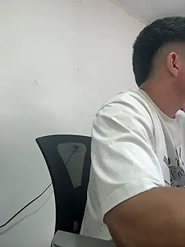 Snapshot of David-latinlover chatting on 05-12-26, 05:43 David-latinlover online show from 05-12-26, 05:43