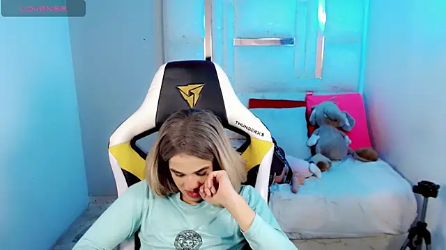 Sophiaa doll  online show from 03-27-26, 08:26