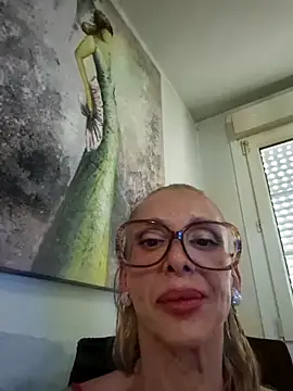 Snapshot of ssndratrans chatting on 06-16-26, 12:19 ssndratrans online show from 06-16-26, 12:19