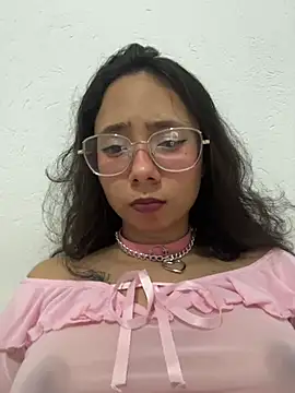 Snapshot of Aliciaa-petite chatting on 05-29-26, 03:59 Aliciaa-petite online show from 05-29-26, 03:59