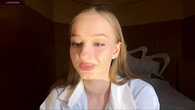 Snapshot of Anika_Socutehe chatting on 04-22-26, 08:32 Anika Socutehe online show from 04-22-26, 08:32