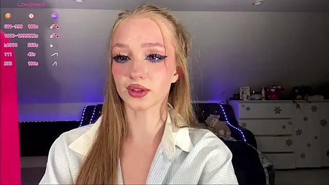 Snapshot of Anika_Socutehe chatting on 07-17-26, 09:41 Anika Socutehe online show from 07-17-26, 09:41