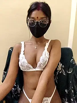 MAYA BED GIRL online show from 04-24-26, 07:16