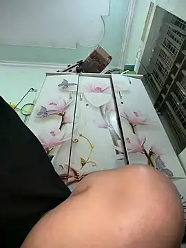 Leeeeiu online show from 07-18-26, 03:05