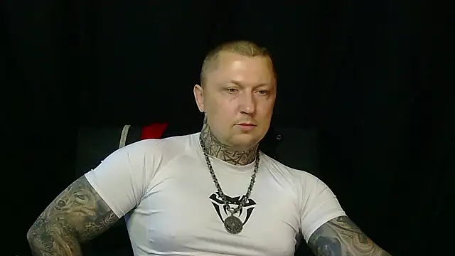 Snapshot of devilWithTats chatting on 07-19-26, 08:51 devilWithTats online show from 07-19-26, 08:51