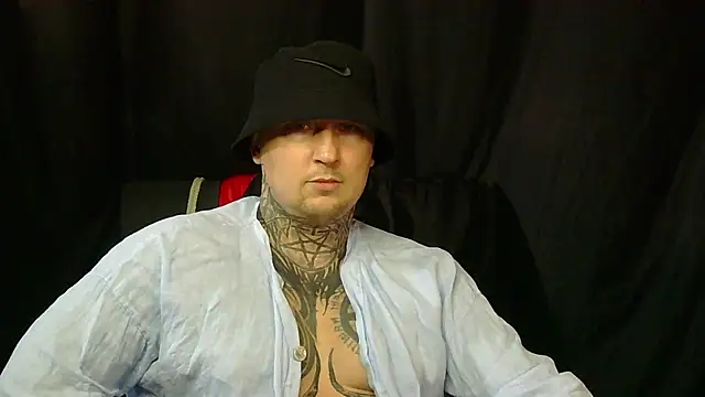 Snapshot of devilWithTats chatting on 07-20-26, 01:02 devilWithTats online show from 07-20-26, 01:02