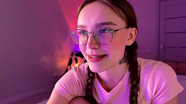 Lolatatee online show from 03-16-26, 01:33