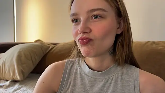 Lolatatee online show from 04-11-26, 10:41