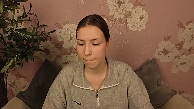 Snapshot of AleshiaFontes chatting on 03-03-26, 11:49 AleshiaFontes online show from 03-03-26, 11:49