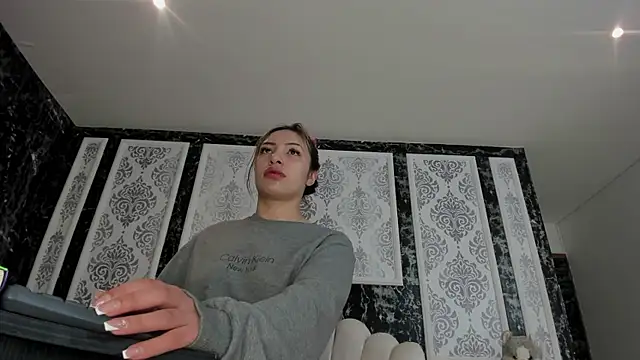 AngelinaAustin online show from 04-30-26, 01:06