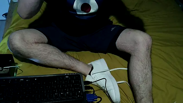 Snapshot of dpr100z chatting on 03-04-26, 01:00 dpr100z online show from 03-04-26, 01:00