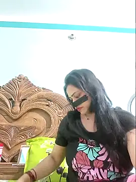 Snapshot of Beauty-3 chatting on 04-23-26, 11:09 Beauty-3 online show from 04-23-26, 11:09