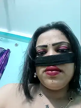 Snapshot of Beauty-3 chatting on 04-24-26, 12:46 Beauty-3 online show from 04-24-26, 12:46