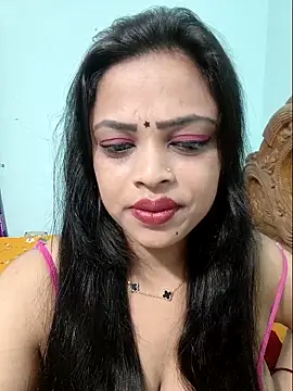Snapshot of Beauty-3 chatting on 05-05-26, 10:29 Beauty-3 online show from 05-05-26, 10:29
