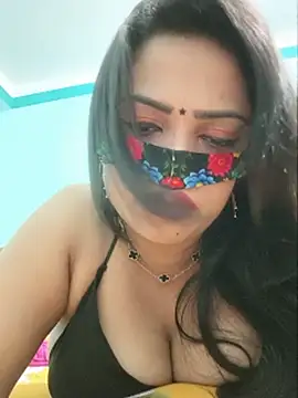 Snapshot of Beauty-3 chatting on 05-16-26, 10:52 Beauty-3 online show from 05-16-26, 10:52