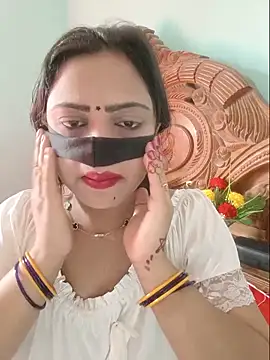 Snapshot of Beauty-3 chatting on 05-24-26, 08:30 Beauty-3 online show from 05-24-26, 08:30