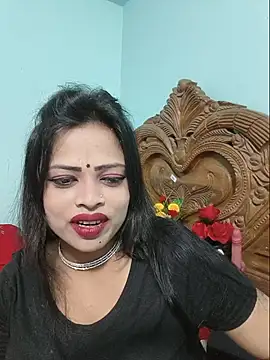 Snapshot of Beauty-3 chatting on 06-02-26, 06:21 Beauty-3 online show from 06-02-26, 06:21