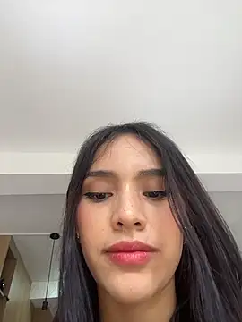 Mia-villalobos online show from 04-05-26, 03:20