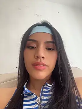 Mia-villalobos online show from 06-12-26, 03:00