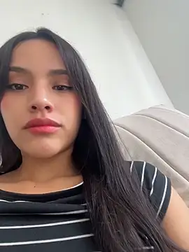 Snapshot of Mia-villalobos chatting on 06-13-26, 02:04 Mia-villalobos online show from 06-13-26, 02:04