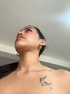 Snapshot of Mia-villalobos chatting on 06-16-26, 05:26 Mia-villalobos online show from 06-16-26, 05:26