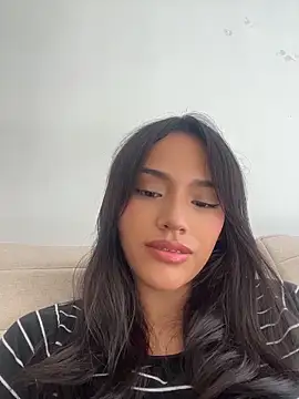 Snapshot of Mia-villalobos chatting on 06-17-26, 01:45 Mia-villalobos online show from 06-17-26, 01:45