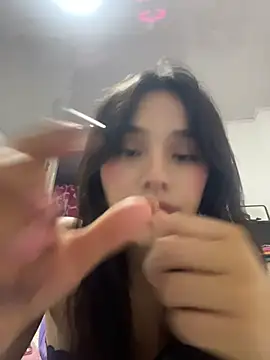 Snapshot of Mia-villalobos chatting on 06-24-26, 02:21 Mia-villalobos online show from 06-24-26, 02:21