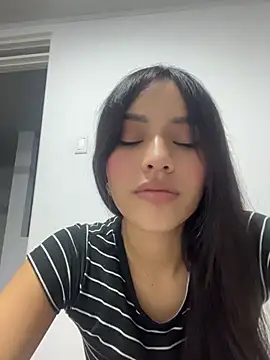 Snapshot of Mia-villalobos chatting on 06-29-26, 11:27 Mia-villalobos online show from 06-29-26, 11:27