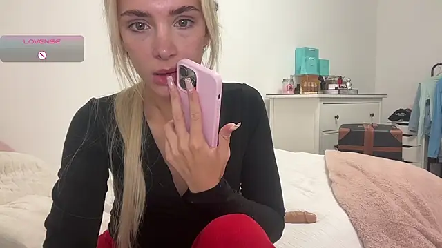 Naughtyblondex online show from 07-17-26, 08:14