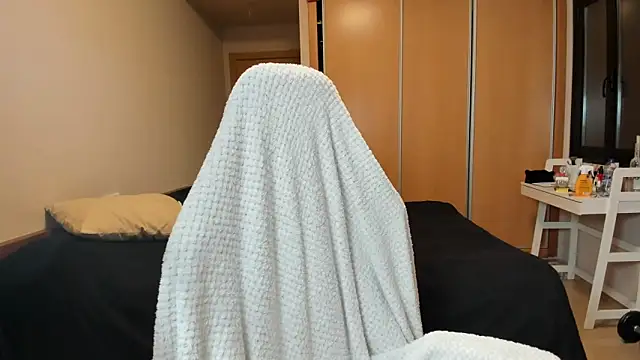 AlexaRayJoel online show from 04-10-26, 07:35