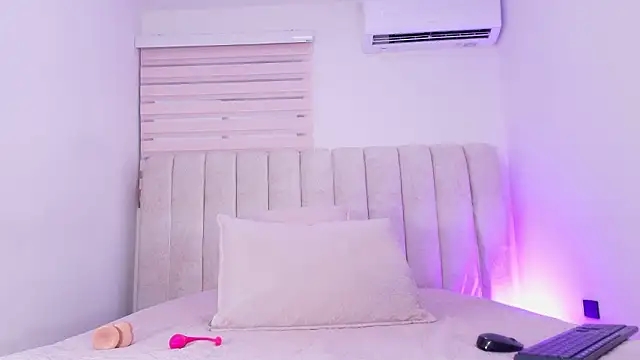 Snapshot of sofi_velezz chatting on 03-03-26, 12:11 sofi velezz online show from 03-03-26, 12:11