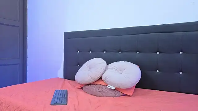 Snapshot of cute_sofiii chatting on 04-30-26, 01:17 cute sofiii online show from 04-30-26, 01:17