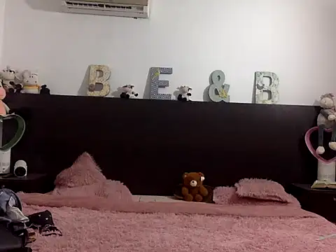 Snapshot of mommy-Milf chatting on 03-02-26, 01:18 mommy-Milf online show from 03-02-26, 01:18