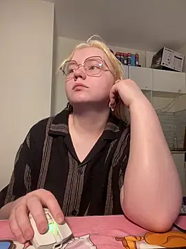 Snapshot of soft_focus chatting on 06-15-26, 04:47 soft focus online show from 06-15-26, 04:47