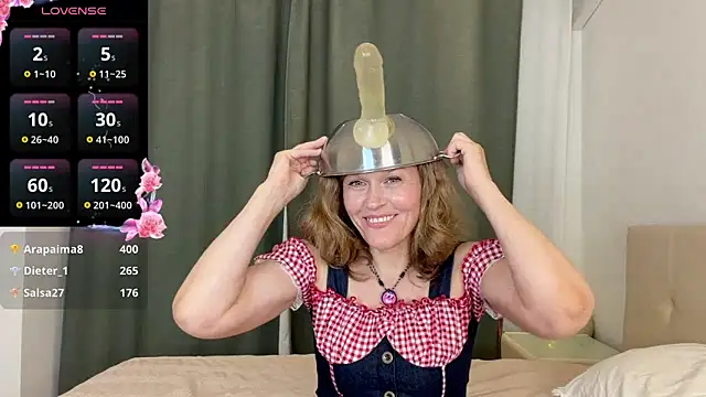 Snapshot of Lizacams chatting on 06-15-26, 05:04 Lizacams online show from 06-15-26, 05:04