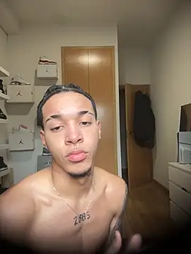 Snapshot of 1lwkey chatting on 03-03-26, 01:28 1lwkey online show from 03-03-26, 01:28