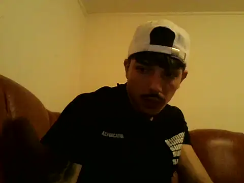 Snapshot of danbig01 chatting on 05-19-26, 06:58 danbig01 online show from 05-19-26, 06:58