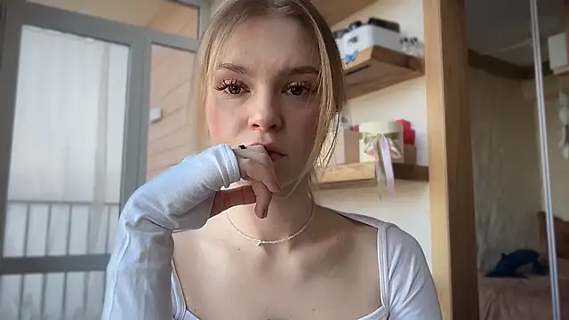 cyberl0ve  online show from 04-15-26, 01:29