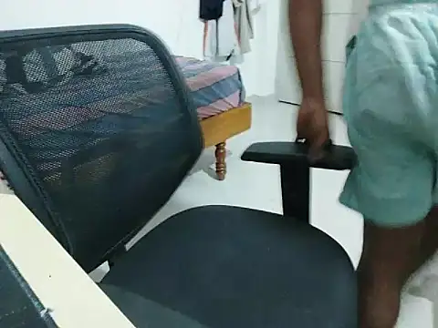 Snapshot of kratosTheHunk chatting on 05-12-26, 07:00 kratosTheHunk online show from 05-12-26, 07:00
