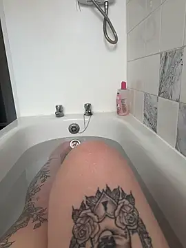 BeeMay22 online show from 03-25-26, 02:01