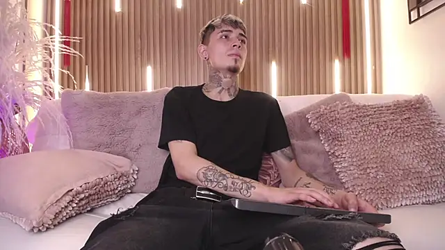 Max Hader  online show from 03-11-26, 03:12