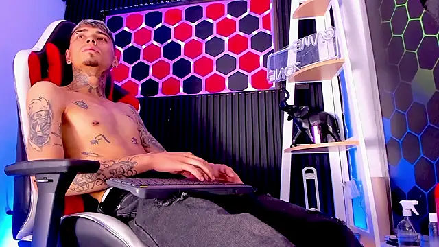 Max Hader  online show from 03-23-26, 03:32