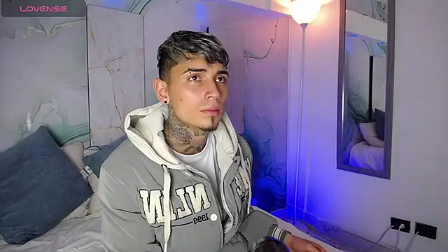 Max Hader  online show from 04-17-26, 03:42