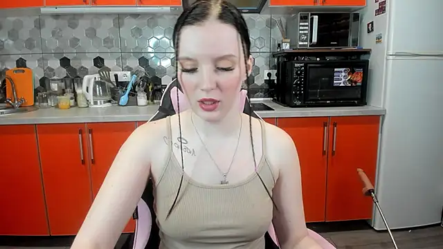 Snapshot of Mary_Blu chatting on 02-01-25, 06:08 Mary Blu online show from 02-01-25, 06:08