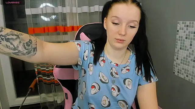 Snapshot of Mary_Blu chatting on 02-15-25, 09:04 Mary Blu online show from 02-15-25, 09:04